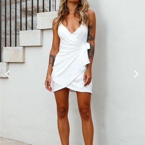 MEDELLIN GATHERED DETAIL SIDE-TIE WRAP DRESS WHITE / Selfie Leslie / Size Small